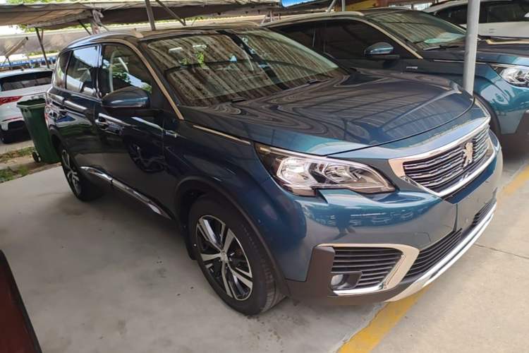 Used Peugeot 5008 2017 380THP 5-Seater Elite Edition Front Right 45 Deg
