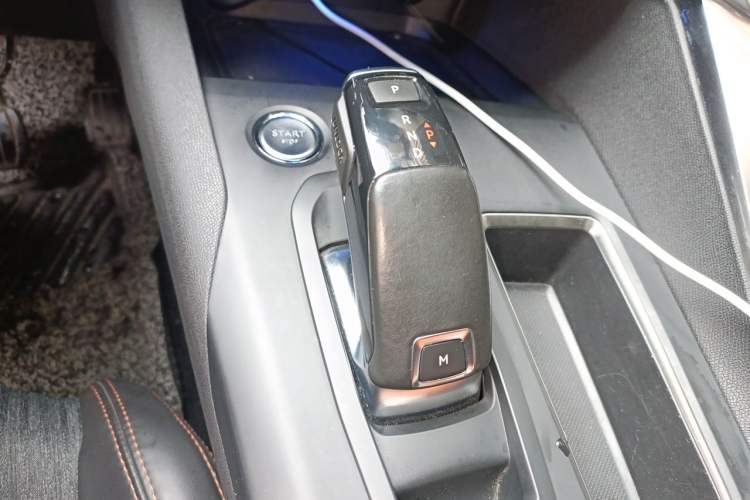 Used Peugeot 5008 2017 350THP 7-Seater Elite Edition Gear Lever