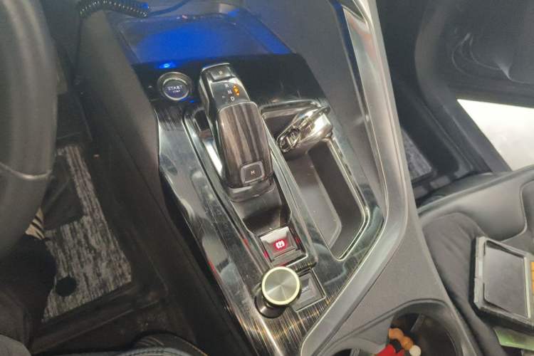 Used Peugeot 5008 2017 350THP 7-Seater Elite Edition Gear Lever