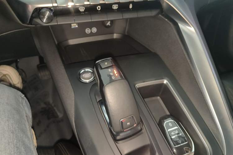 Used Peugeot 5008 2017 380THP 7-Seater Boundary-Free Edition Gear Lever