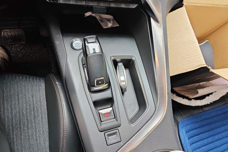Used Peugeot 5008 2017 380THP 7-Seater Elite Edition Gear Lever