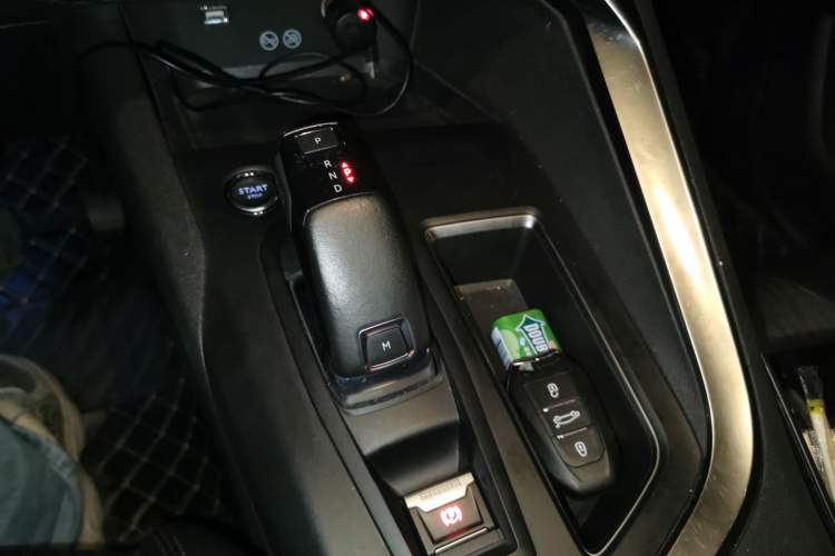Used Peugeot 5008 2017 380THP 7-Seater Elite Edition Gear Lever