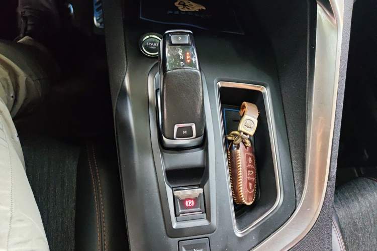 Used Peugeot 5008 2017 350THP 7-Seater Elite Edition Gear Lever