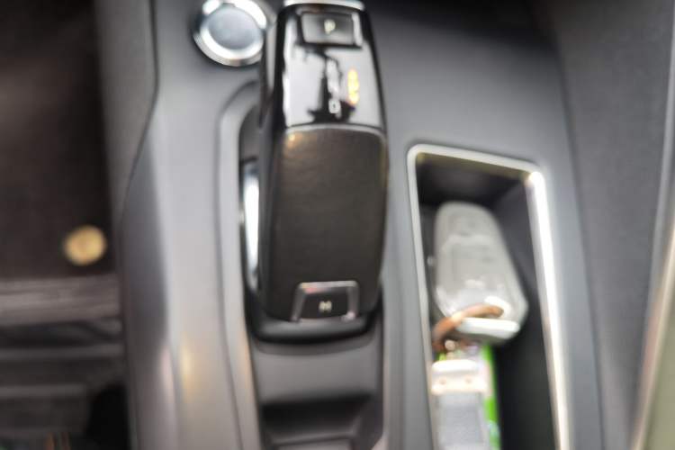 Used Peugeot 5008 2017 350THP 7-Seater Elite Edition Gear Lever