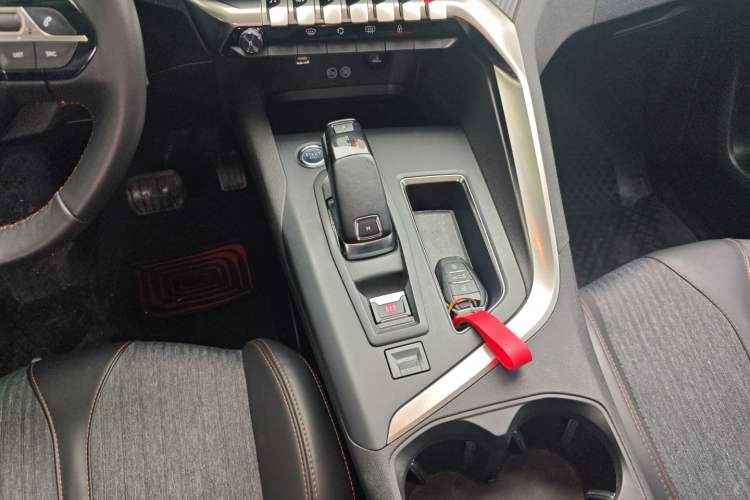 Used Peugeot 5008 2017 350THP 7-Seater Elite Edition Gear Lever
