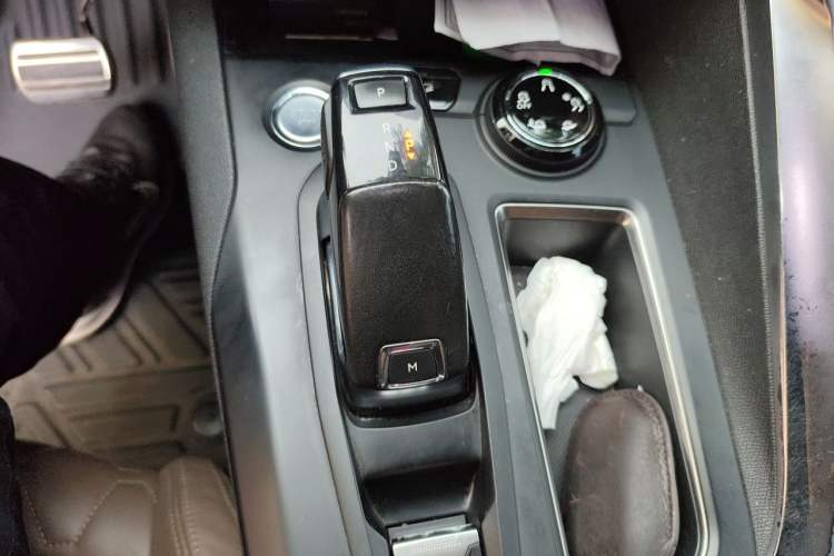 Used Peugeot 5008 2017 380THP 7-Seater Luxury GT Edition Gear Lever