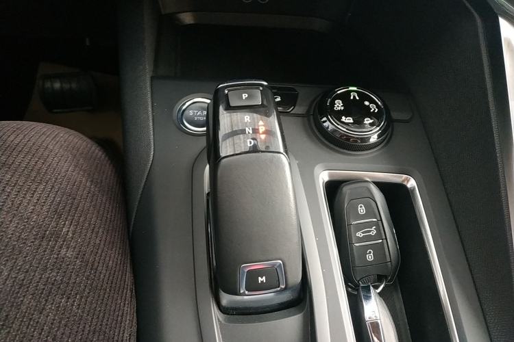 Used Peugeot 5008 2017 380THP 7-Seater Luxury Edition Gear Lever