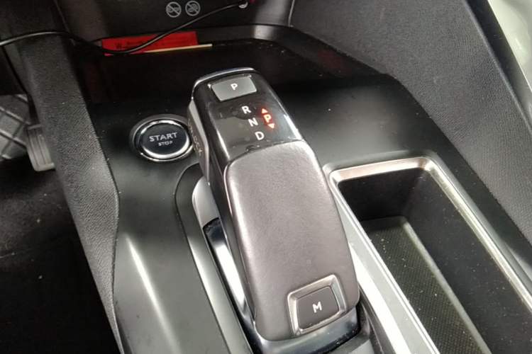 Used Peugeot 5008 2017 380THP 5-Seater Elite Edition Gear Lever