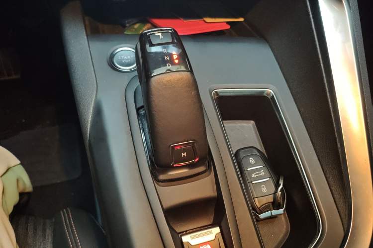 Used Peugeot 5008 2017 380THP 7-Seater Elite Edition Gear Lever
