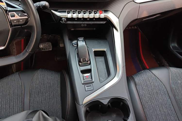 Used Peugeot 5008 2017 380THP 7-Seater Elite Edition Gear Lever