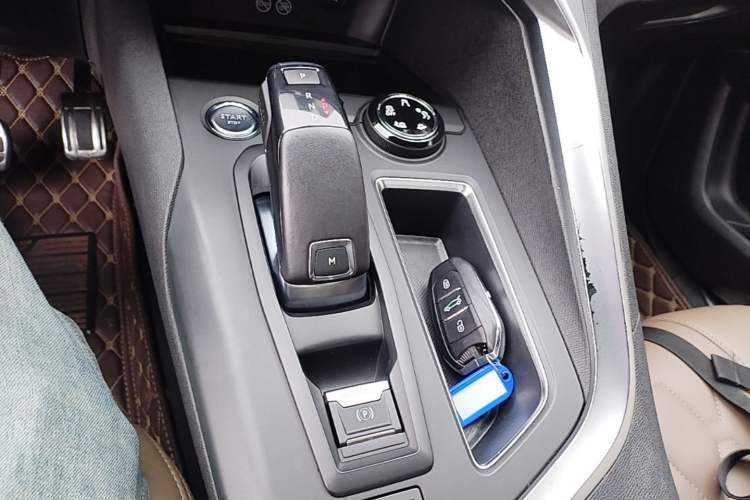 Used Peugeot 5008 2017 380THP 7-Seater Luxury GT Edition Gear Lever