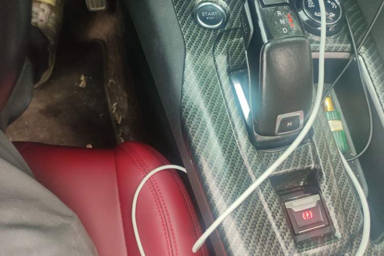 Used Peugeot 5008 2017 380THP 7-Seater Luxury Edition Gear Lever
