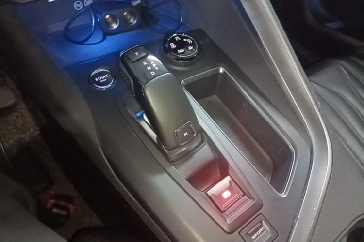 Used Peugeot 5008 2017 380THP 7-Seater Luxury Edition Gear Lever