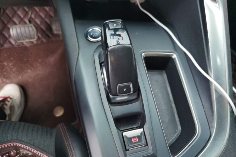 Used Peugeot 5008 2017 350THP 7-Seater Elite Edition Gear Lever