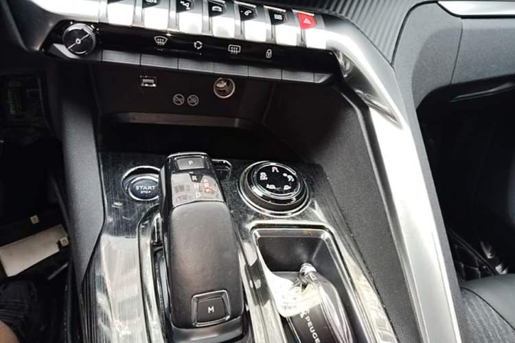 Used Peugeot 5008 2017 350THP 7-Seater Elite Edition Gear Lever