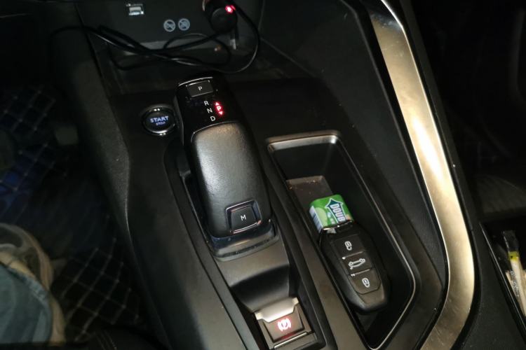 Used Peugeot 5008 2017 380THP 7-Seater Elite Edition Gear Lever