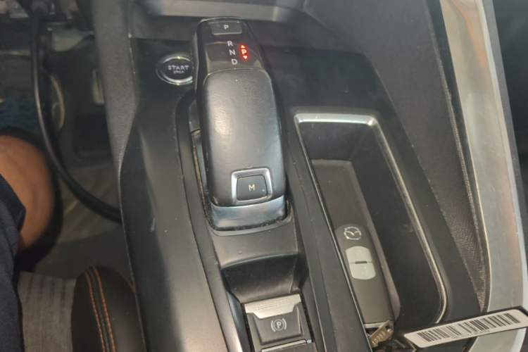 Used Peugeot 5008 2017 350THP 5-Seat Elite Edition Gear Lever