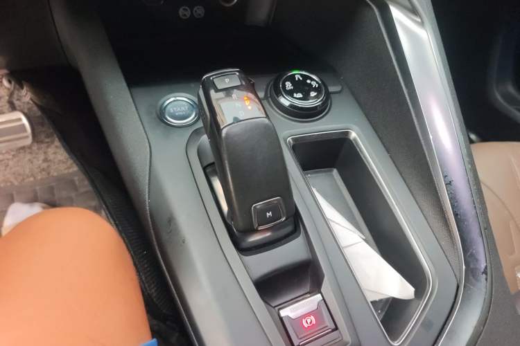 Used Peugeot 5008 2017 380THP 7-Seater Luxury GT Edition Gear Lever
