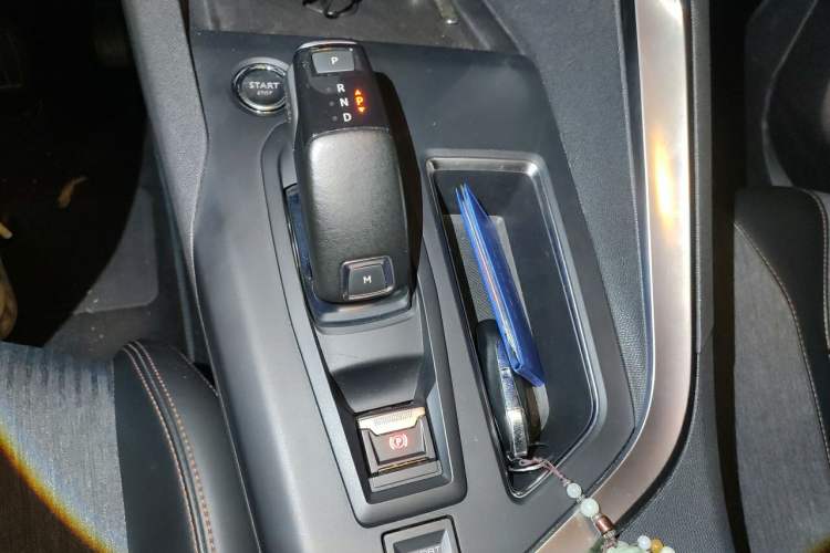 Used Peugeot 5008 2017 380THP 7-Seater Elite Edition Gear Lever