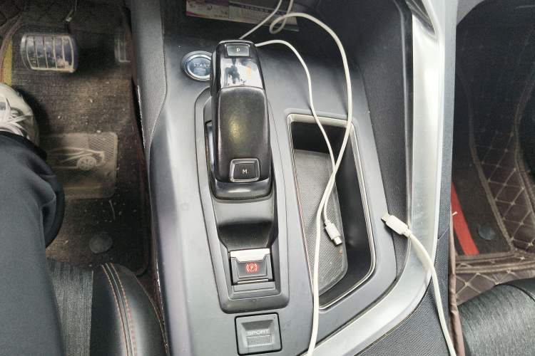 Used Peugeot 5008 2017 380THP 7-Seater Elite Edition Gear Lever
