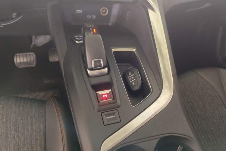 Used Peugeot 5008 2017 350THP 7-Seater Elite Edition Gear Lever