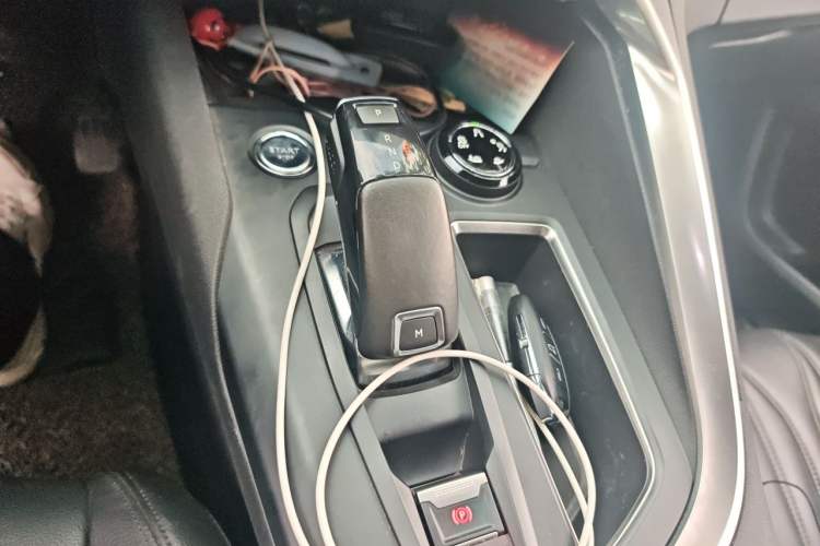 Used Peugeot 5008 2017 380THP 7-Seater Luxury Edition Gear Lever
