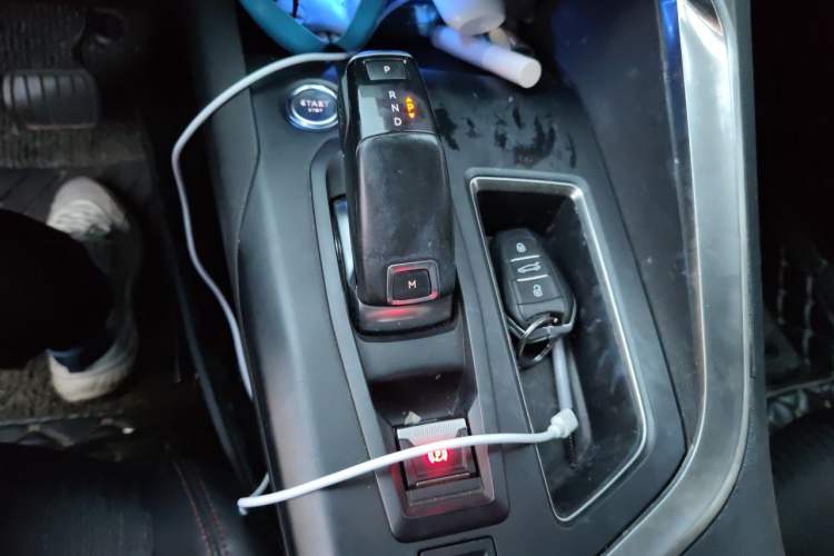 Used Peugeot 5008 2017 350THP 7-Seater Elite Edition Gear Lever