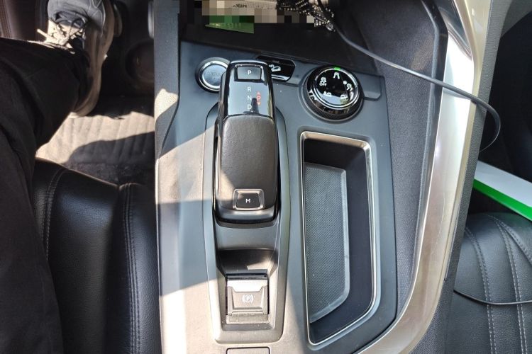 Used Peugeot 5008 2017 380THP 7-Seater Luxury Edition Gear Lever