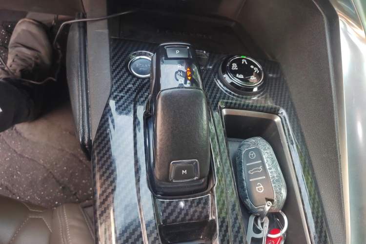 Used Peugeot 5008 2017 380THP 7-Seater Luxury GT Edition Gear Lever