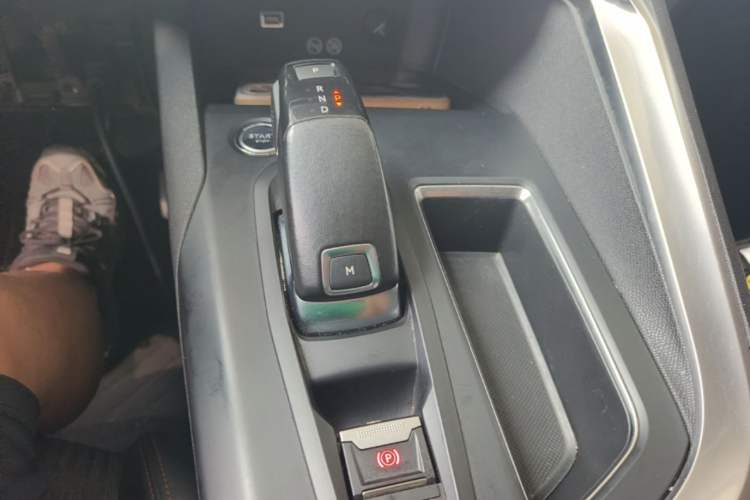 Used Peugeot 5008 2017 380THP 7-Seater Elite Edition Gear Lever