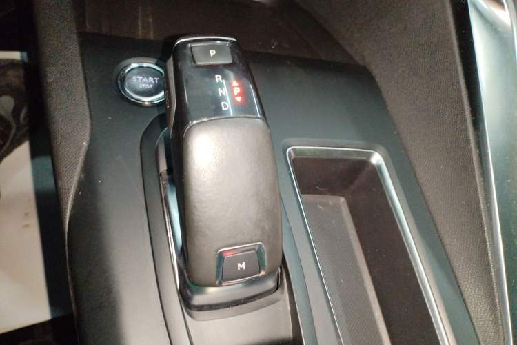 Used Peugeot 5008 2017 380THP 7-Seater Elite Edition Gear Lever