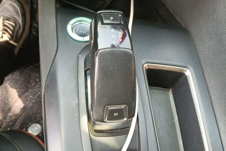 Used Peugeot 5008 2017 380THP 7-Seater Elite Edition Gear Lever