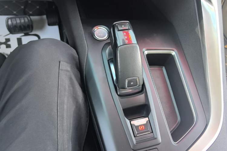 Used Peugeot 5008 2017 350THP 5-Seat Elite Edition Gear Lever