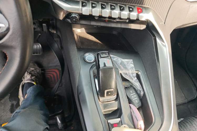 Used Peugeot 5008 2017 380THP 7-Seater Elite Edition Gear Lever