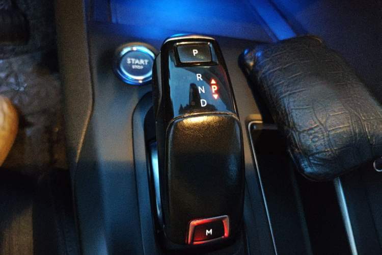 Used Peugeot 5008 2017 380THP 7-Seater Elite Edition Gear Lever