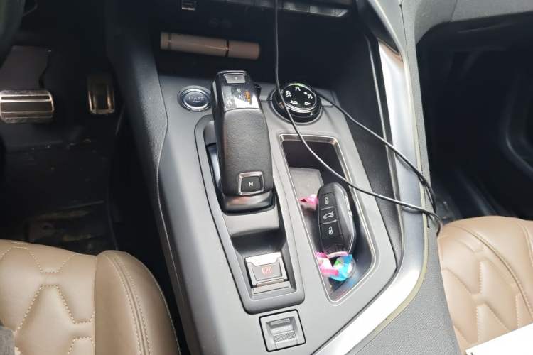 Used Peugeot 5008 2017 380THP 7-Seater Luxury GT Edition Gear Lever
