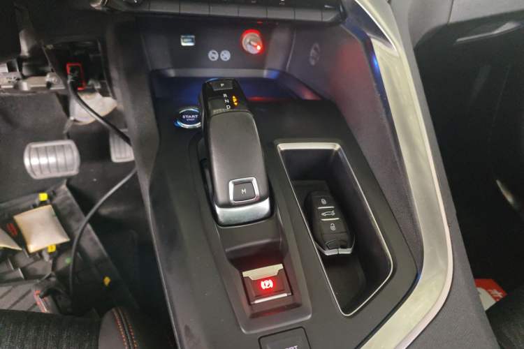 Used Peugeot 5008 2017 350THP 7-Seater Elite Edition Gear Lever
