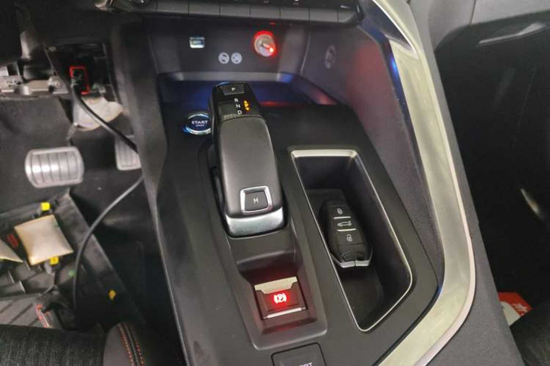 Used Peugeot 5008 2017 350THP 7-Seater Elite Edition Gear Lever