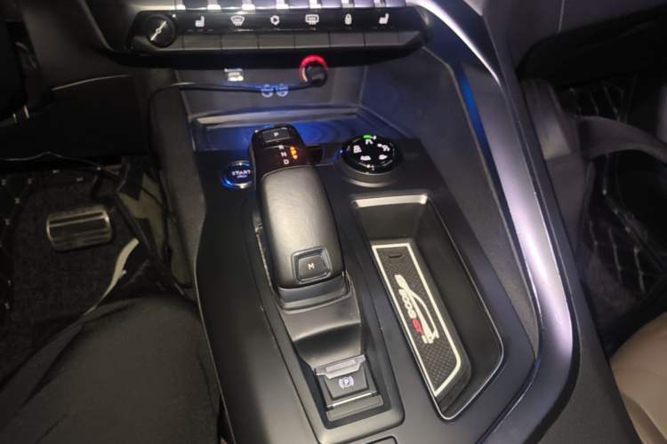 Used Peugeot 5008 2017 380THP 7-Seater Luxury GT Edition Gear Lever