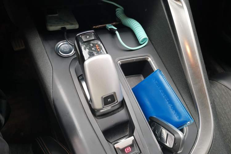Used Peugeot 5008 2017 350THP 7-Seater Elite Edition Gear Lever