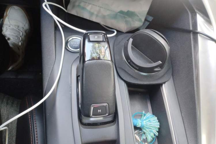 Used Peugeot 5008 2017 350THP 7-Seater Elite Edition Gear Lever