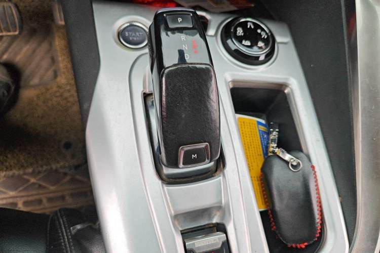 Used Peugeot 5008 2017 380THP 7-Seater Luxury Edition Gear Lever