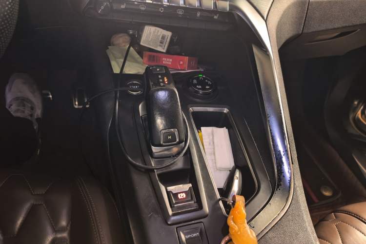 Used Peugeot 5008 2017 380THP 7-Seater Luxury GT Edition Gear Lever