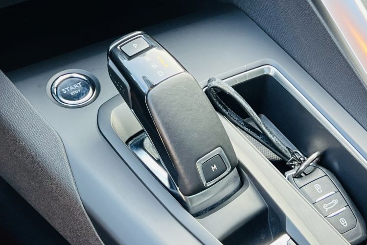 Used Peugeot 5008 2017 380THP 7-Seater Elite Edition Gear Lever