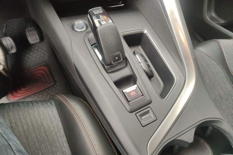 Used Peugeot 5008 2017 350THP 7-Seater Elite Edition Gear Lever