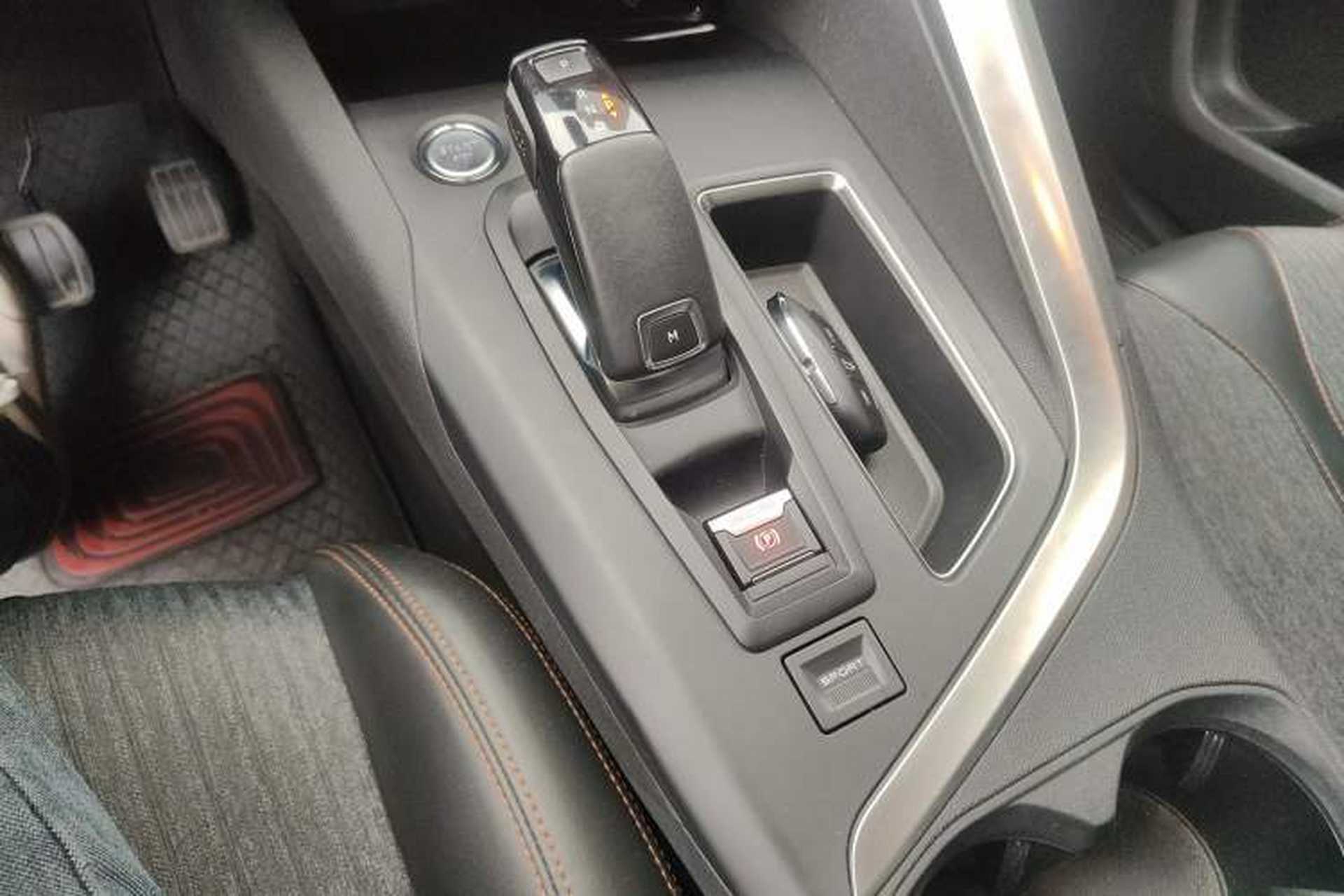 Used Peugeot 5008 2017 350THP 7-Seater Elite Edition Gear Lever