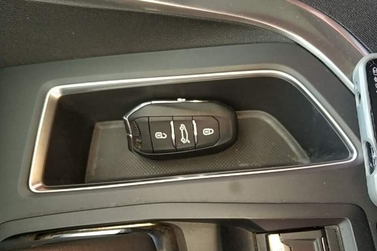 Used Peugeot 5008 2017 380THP 7-Seater Elite Edition Interior 1