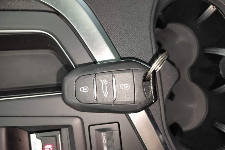Used Peugeot 5008 2017 380THP 7-Seater Elite Edition Interior 1