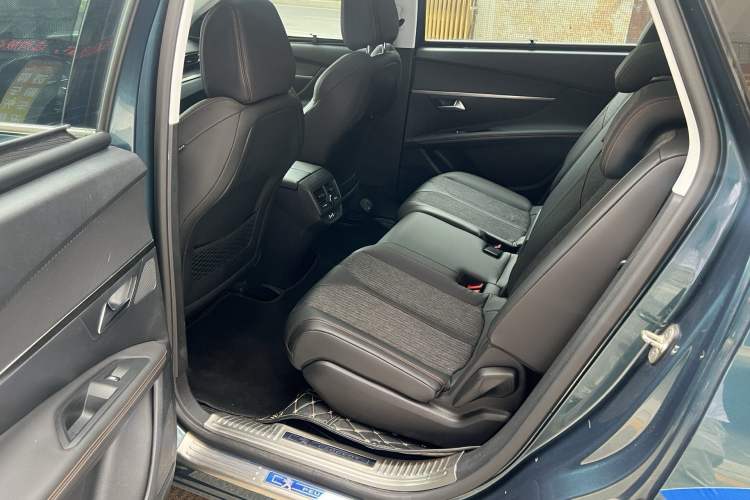 Used Peugeot 5008 2017 350THP 7-Seater Elite Edition Interior 4