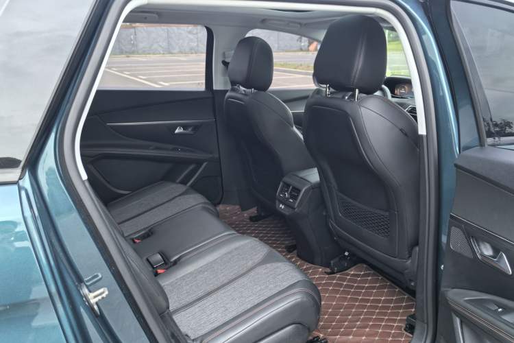 Used Peugeot 5008 2017 380THP 7-Seater Elite Edition Interior 4